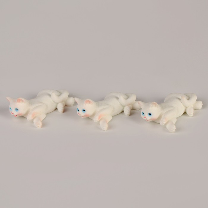 Миниатюра кукольная «Ласковый котик», набор 3 шт., размер 1 шт. — 2,5 × 1,5 × 4,5 см - фото 1907914431