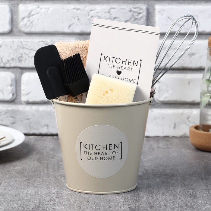 Набор подарочный «Доляна» Kitchen the heart of our home: полотенце, губка, венчик, кухонная лопатка, кисть - Фото 1