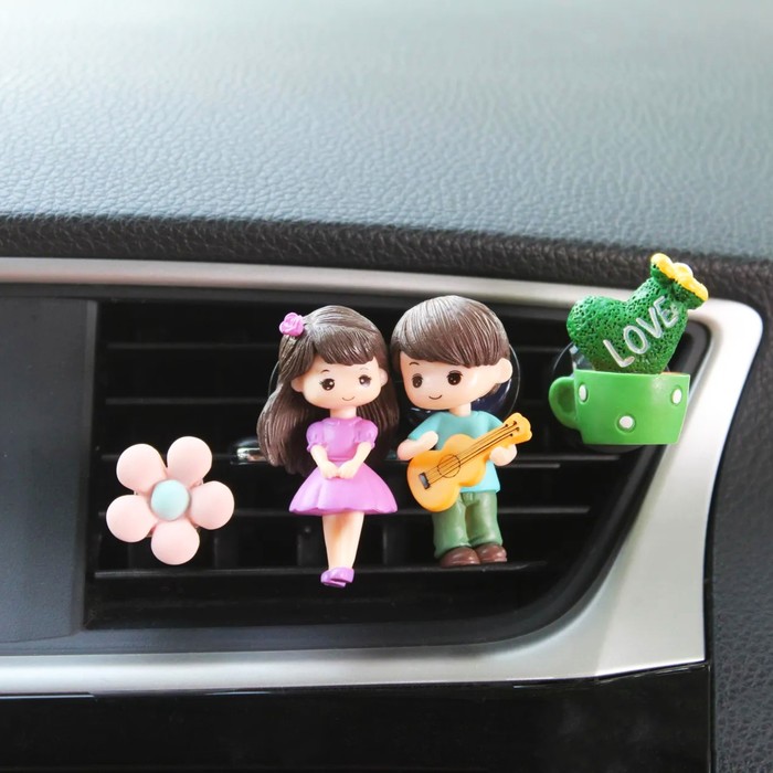 Игрушка в дефлектор автомобиля TORSO, парочка с гитарой - Фото 1