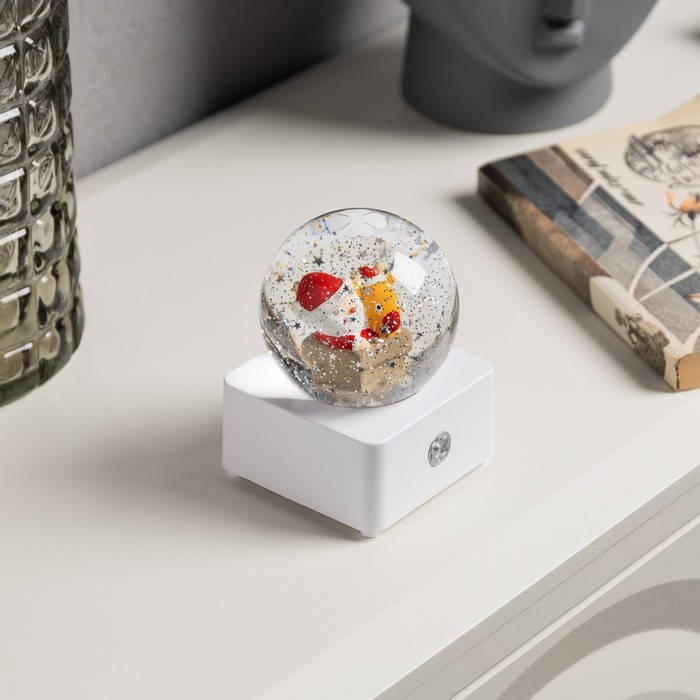 Светодиодная фигура «Шар с Дедом Морозом» 10 × 14.3 × 10 см, пластик, USB, свечение тёплое белое