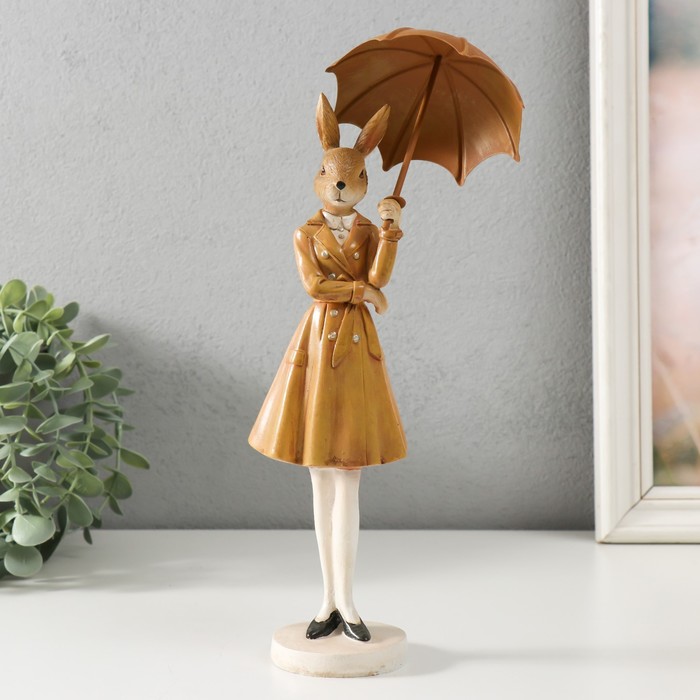 Фигурка полистоун «Зайка в пальто, с зонтом», 10.5×10.5×28 см