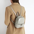 Мини-рюкзак из искусственной кожи на молнии, цвет серый - Фото 5