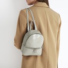 Мини-рюкзак из искусственной кожи на молнии, цвет серый - фото 11035562