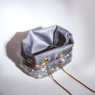 Клатч на затяжке, цвет серый/серебряный