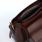 Сумка женская мессенджер на клапане, 22×7×21 см, тёмно-коричневая - Фото 4