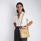 Сумка женская мессенджер на клапане, 22×7×21 см, бежевая - Фото 2