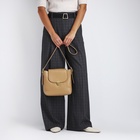 Сумка женская мессенджер на клапане, 22×7×21 см, бежевая - Фото 3