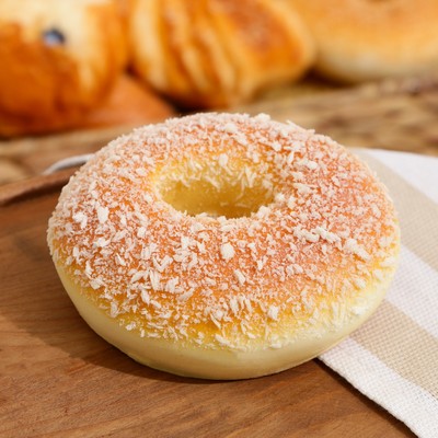 Муляж «Пончик с кокосовой стружкой», 9×9×4 см