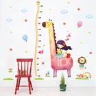 Наклейка пластик интерьерная цветная ростомер "Девочка и жираф" 60x90 - фото 306449716