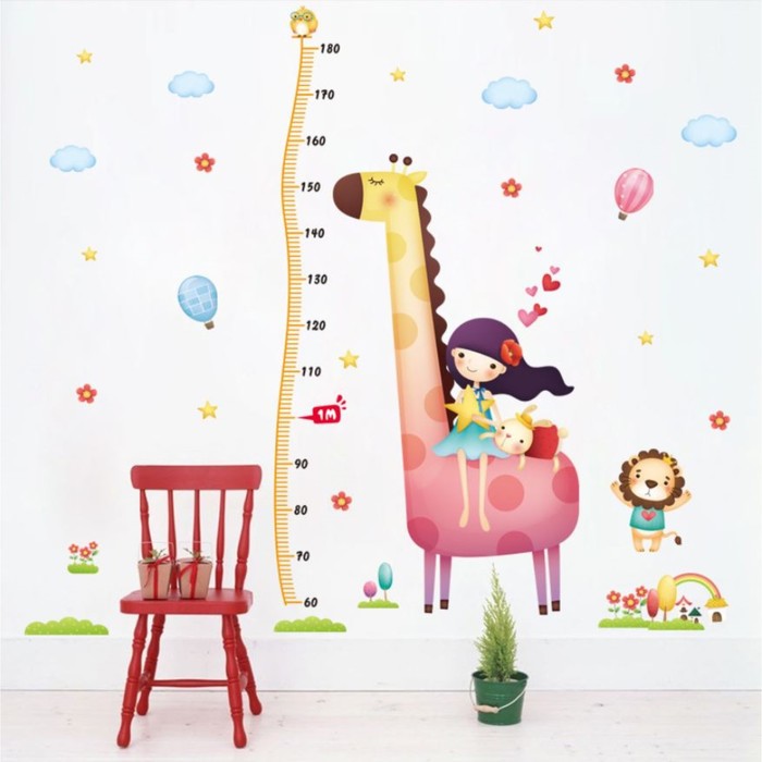 Наклейка пластик интерьерная цветная ростомер "Девочка и жираф" 60x90 - Фото 1