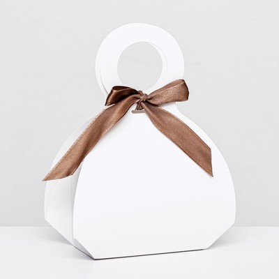 Подарочная коробка в форме сумочки, складная, с бантом и ручкой, белый, 18×12×8 см