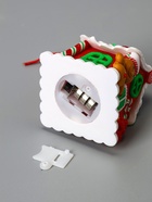 Ёлочная игрушка «Имбирный домик», 8.5х5.5х6 см, 1 LED, от батареек, свечение тёплое белое - фото 6571270
