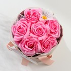 Букет из мыльных лепестков "Розовые розы и ромашка" 17х17х27 см - фото 7877636
