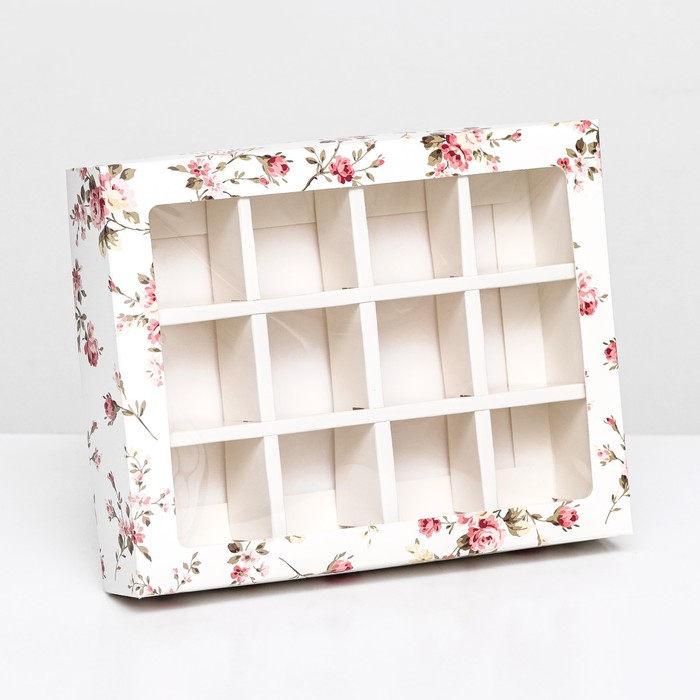 Коробка для 12 конфет «Цветы» 19×15×3.6 см
