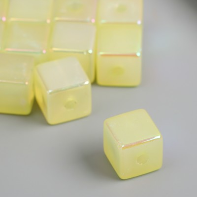 Бусина для творчества пластик "Кубик. Перламутровый блеск" жёлтый 1,4х1,4х1,4 см