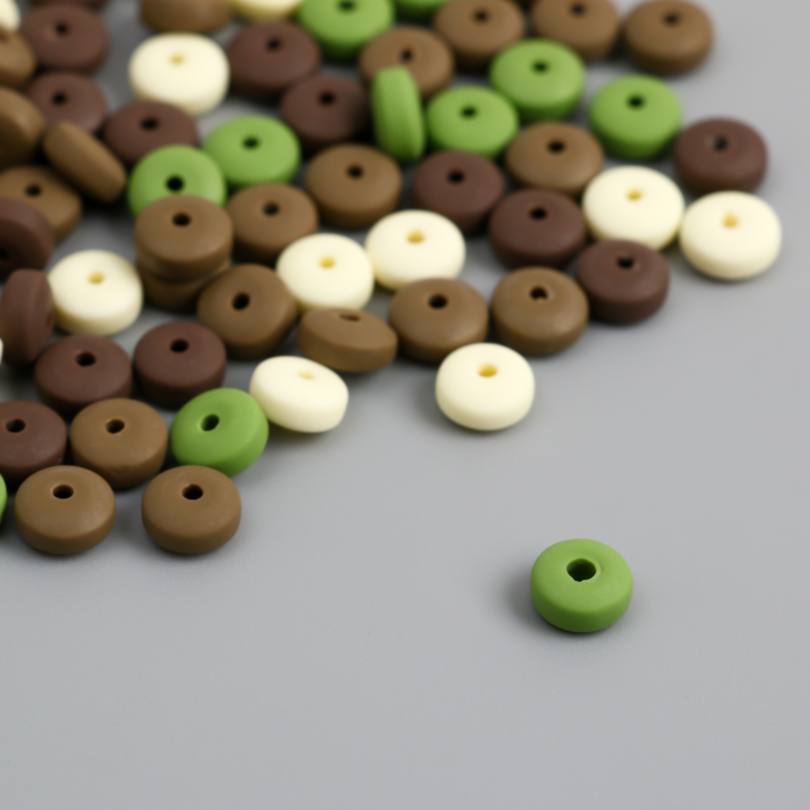 Бусины для творчества PVC \"Колечки. Сосновый бор\" набор 112 шт 0,7х0 ...