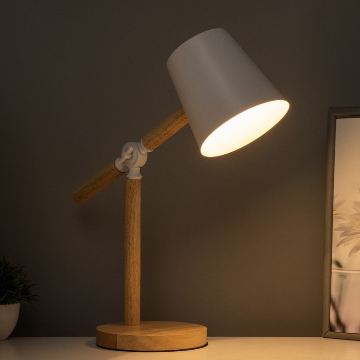 Настольная лампа "Релис" Е14 40Вт белый 15х15х44 см