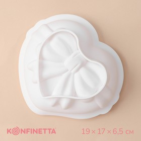Форма силиконовая для выпечки и муссовых десертов KONFINETTA «Сердце с бантом», 19x17x6,5 см, цвет белый