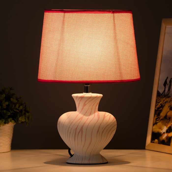 Настольная лампа "Хертц" E14 40Вт белый-розовый 23х15х34 см RISALUX - фото 1909416521