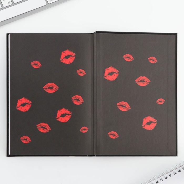Творческий дневник, твердая обложка А5, 120 л «Красная помада»