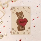 Деревянная открытка "Мишка держит сердце" ручная работа, светлый, 12х8 см - фото 11864224