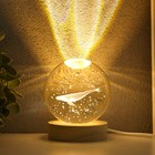 Фигурка светящаяся стекло «Шар. Кит», d=8 см, подставка дерево, USB, 8×8×9.5 см - Фото 1