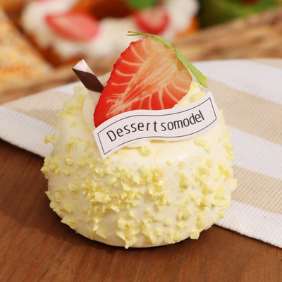 Муляж с магнитом «Пирожное Джоли» кокос, 7×7×6 см