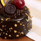 Муляж - магнит "Пирожное Джоли" шоколад, 7х7х6см - Фото 4