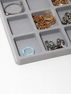 Подставка для украшений QF 18 ячеек, пластик, 35×20×1.5 см, серая - фото 52480845