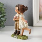 Фигурка полистоун «Малыши на прогулке - первый поцелуй», 9.5×4.5×12.5 см - Фото 4