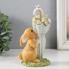 Фигурка полистоун «Зайка у зонта с тюльпанами», 8.5×6.5×15.5 см - Фото 4