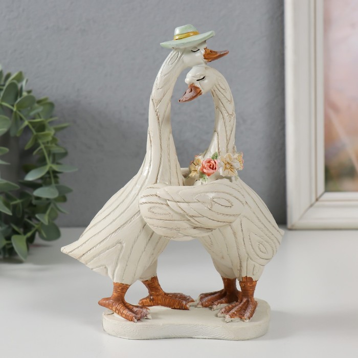 Фигурка полистоун «Гусь с гусыней: объятия», 14.5×8×18.5 см - Фото 1