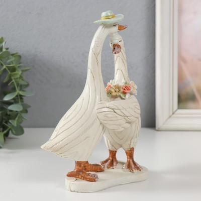 Фигурка полистоун «Гусь с гусыней: объятия», 14.5×8×18.5 см