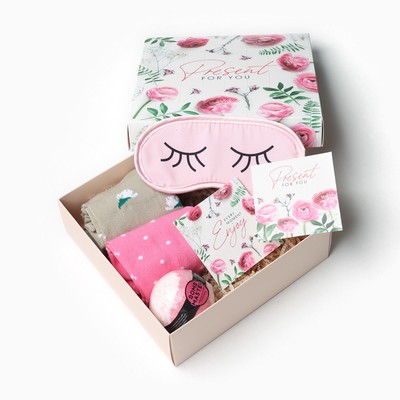 Набор подарочный KAFTAN Present, носки размер 36-39 (23-25 см), бомбочка для ванны, маска для сна, открытки 2 шт.