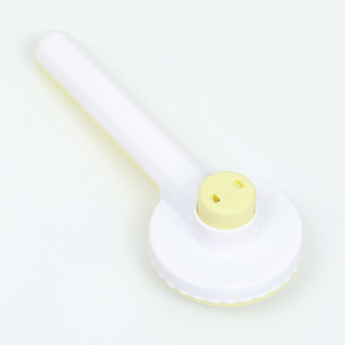 Пуходёрка пластиковая с функцией самоочистки, 7,7 х 19,1 см, жёлтая