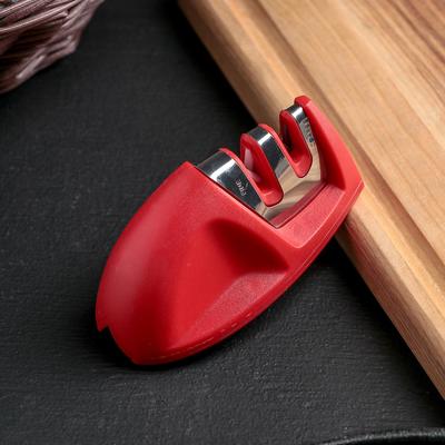 Точилка для ножей с полировкой, 10×5×4 см, красная