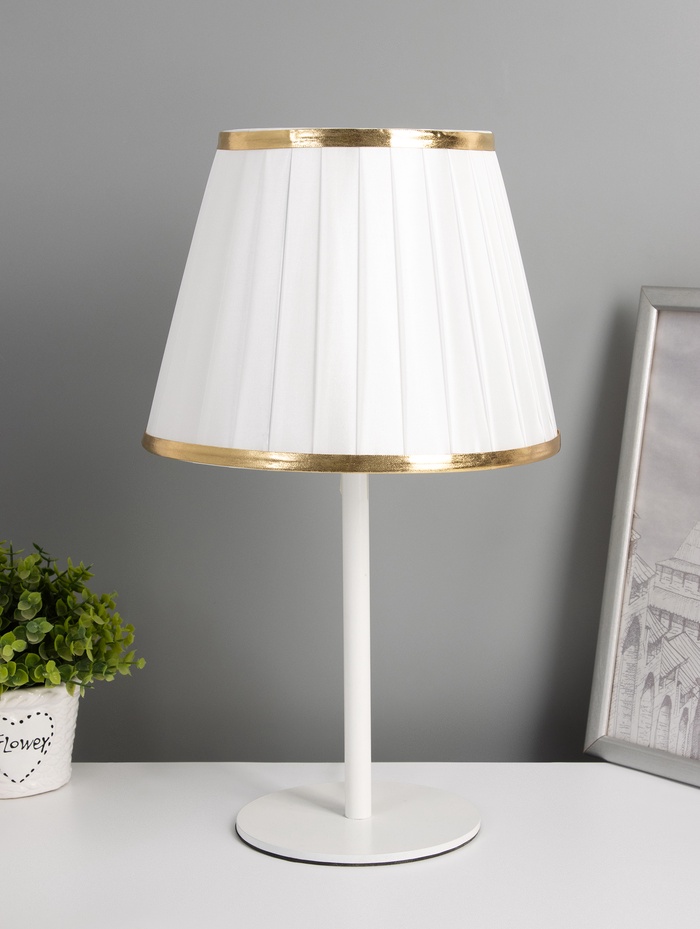 Лампа настольная RISALUX «Oliver», 1×15 Вт Е27, белый/шампань, 25×25×40 см - Фото 1