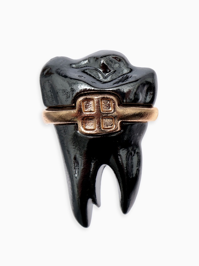 Брошь «Зуб» с брекетами, цвет серебристо-золотой - Фото 1