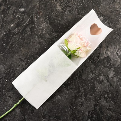 Пакет-конус для цветов, "Люблю", белый, 14х40 см