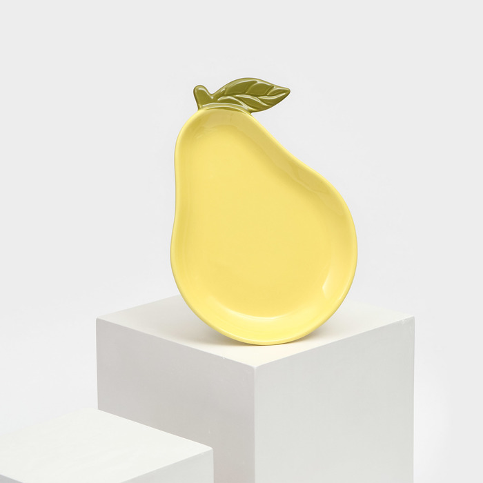 Тарелка керамическая "Груша", плоская, желтая, 23 см, 1 сорт, Иран