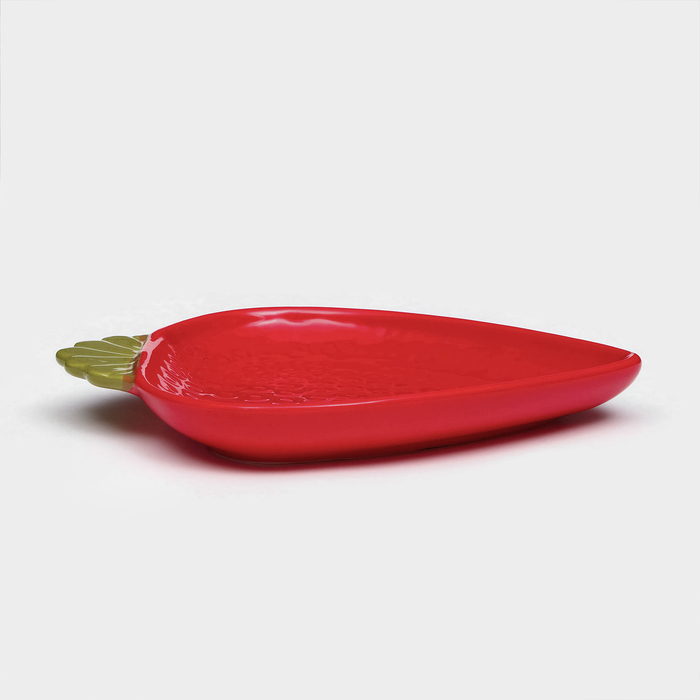 Тарелка керамическая "Клубничка", плоская, красная, 28 см, 1 сорт, Иран - фото 1919837974