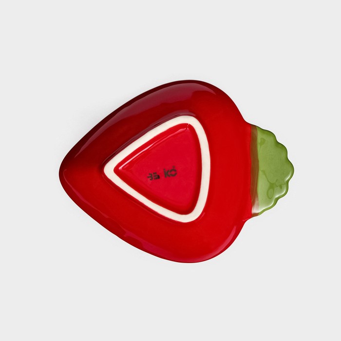 Тарелка керамическая "Клубника", глубокая, красная, 18 см, Иран