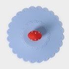 Крышка-непроливайка силиконовая Доляна «Клубничка», d=11 см, цвет голубой - Фото 3