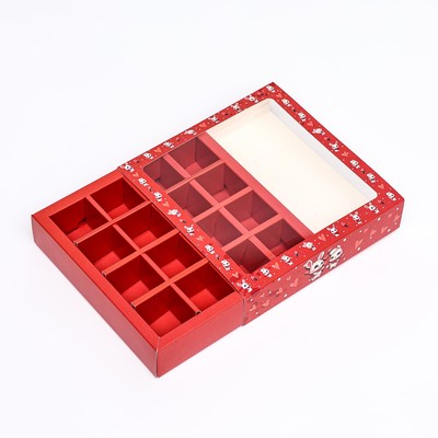 Коробка под 16 конфет, красная «Зайки» 17.7×17.7×3.8 см