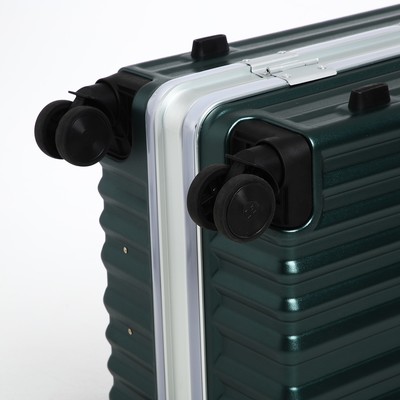 Чемодан средний 24", отдел на молнии, 2 кодовых замка, 4 колеса, крючок, цвет зелёный