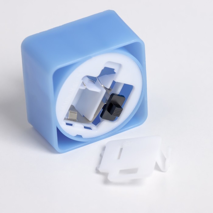Ночник "Свеча квадрат" LED 0,5Вт от батареек 3хAG10 синий 4х4х4,5 см
