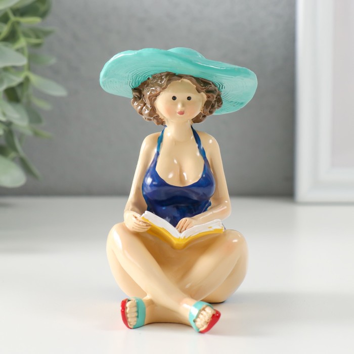 Сувенир полистоун "Пышечка в синем купальнике, в шляпе, читает книгу" 8,5х6,5х10 см - Фото 1