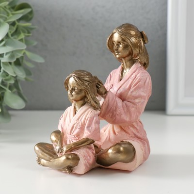 Фигурка полистоун «Мама заплетает дочь», под бронзу, розовый, 10.5×9×11.5 см
