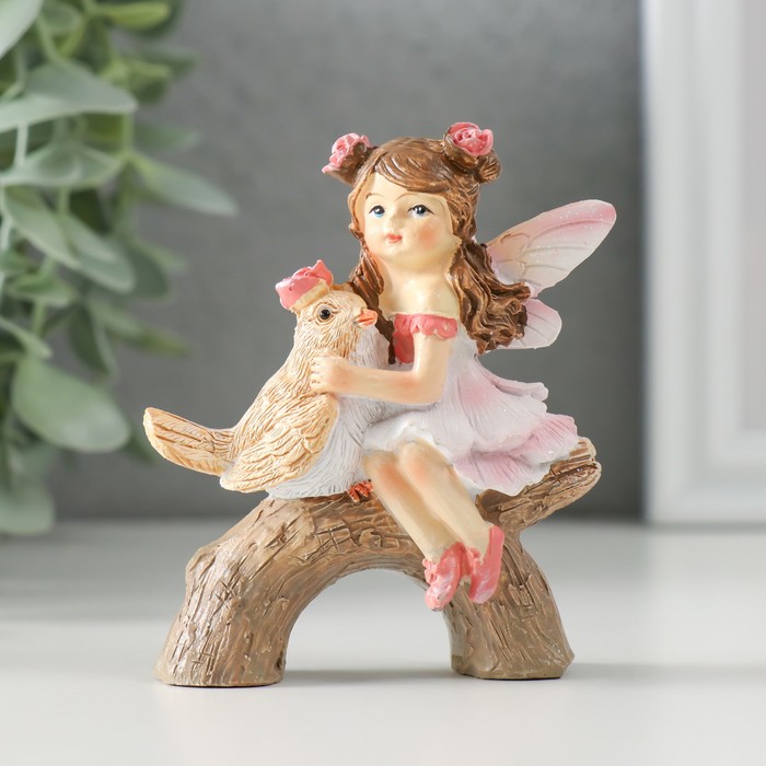 Сувенир полистоун "Малышка-бабочка в розовом платье с воробышком, сидят на бревне" 7х4х8 см   983799 - Фото 1