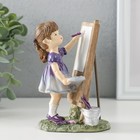 Сувенир полистоун "Малышка в сиреневом платье, рисует картину" 8,5х7х12,5 см - фото 8729709